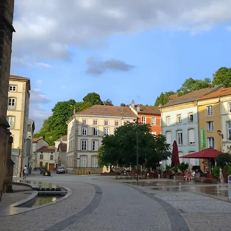 ベッド・アンド・ブレックファスト Les Bulles エピナル